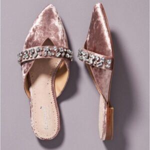 FARYLROBIN
TARRAY
EMBELLISHED
VELVET FLATS